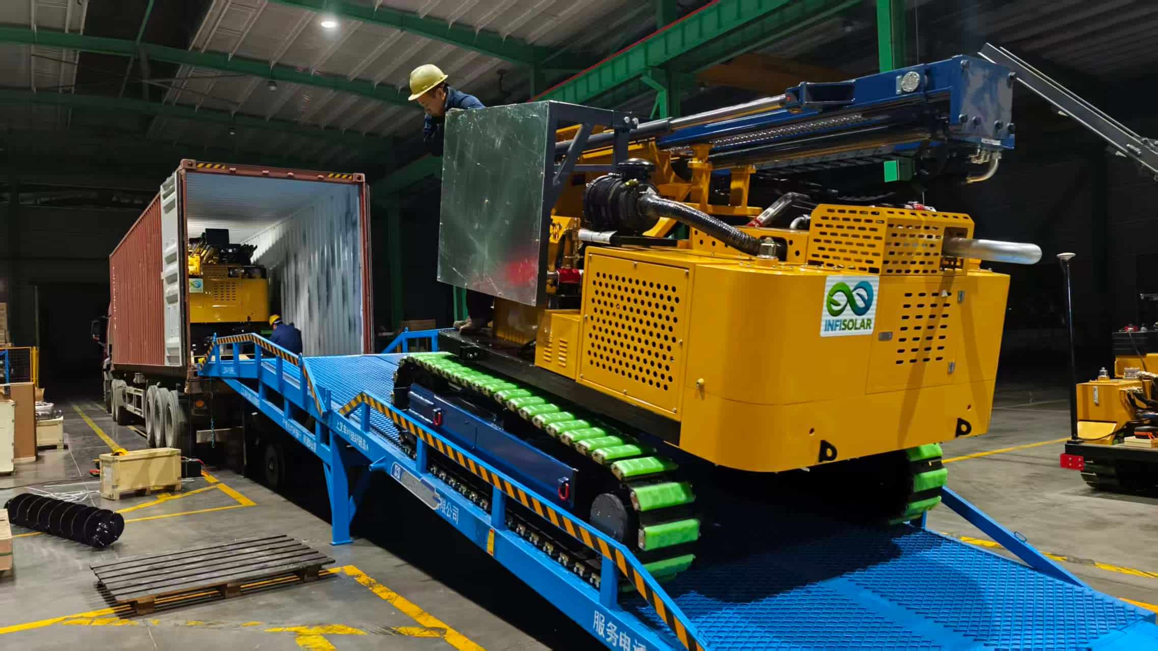 Tres hincadores de pilotes solares inteligentes TZ536 personalizados de TeZhong Machinery se envían a Egipto, lo que mejora la eficiencia del proyecto fotovoltaico.