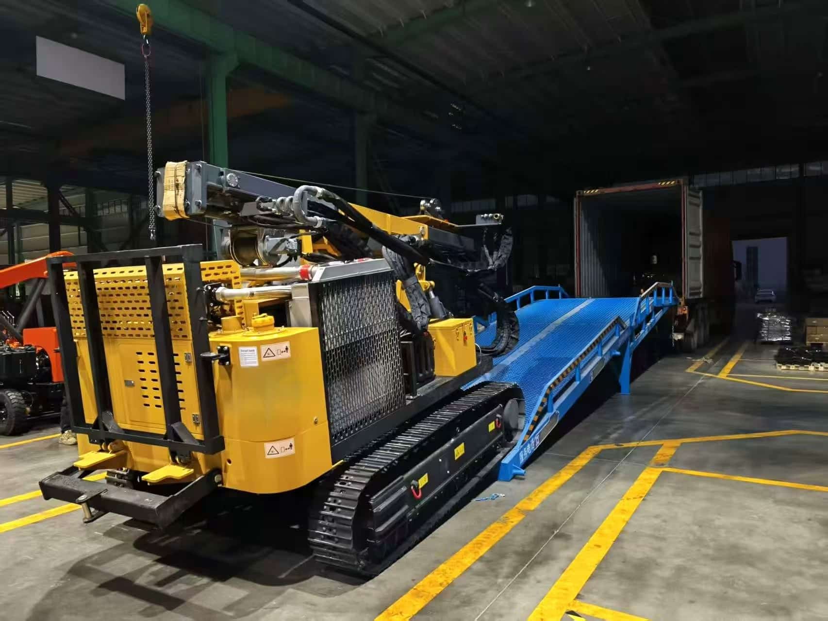 Impulsando la energía verde en Italia: Dos hincapiques solares TZ536 personalizados, entregados conforme a la norma Euro 5