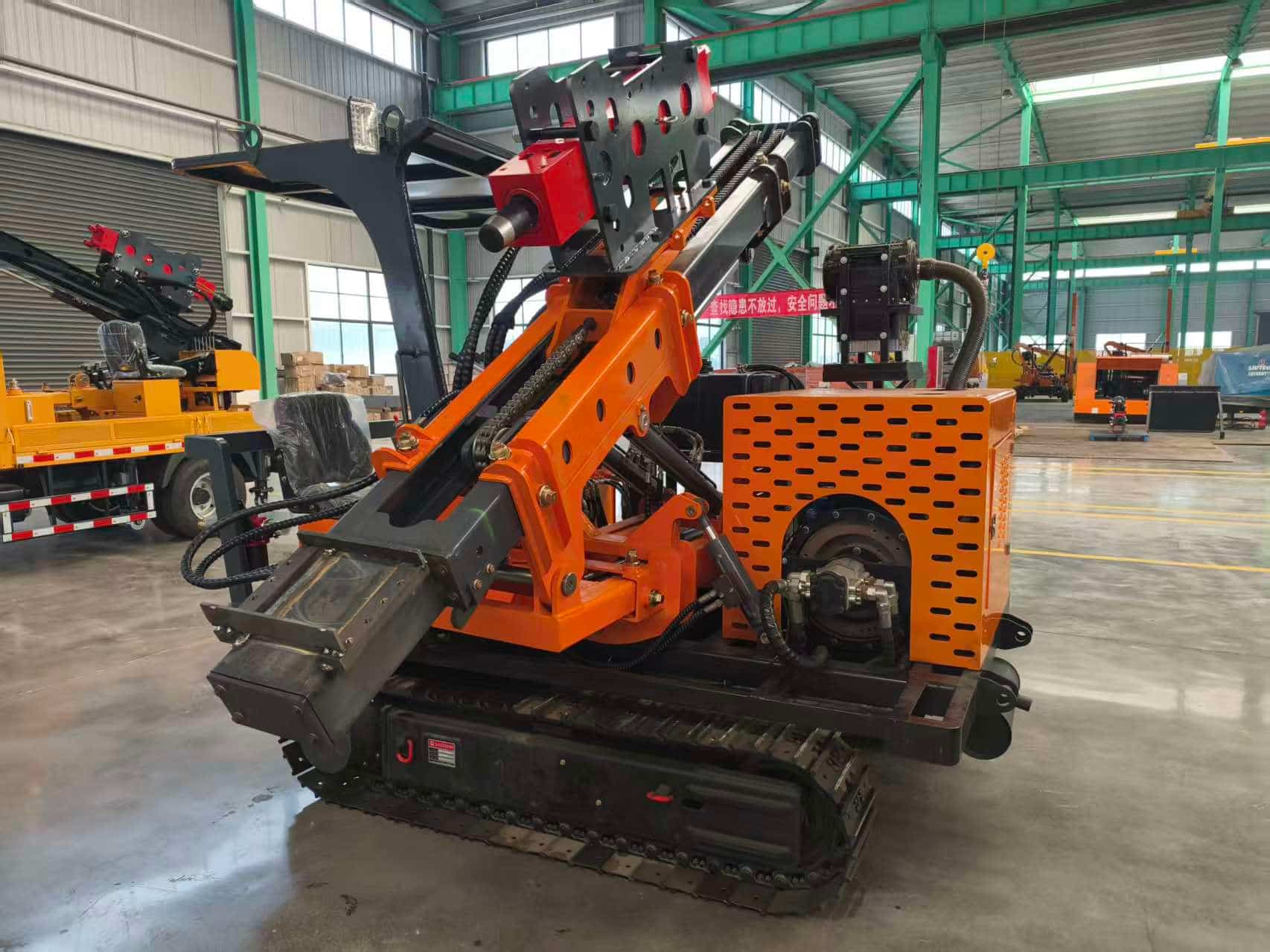 Ampliación de la infraestructura en el norte de África: la hincadora de pilotes sobre orugas TZ585 se envía a Argelia.