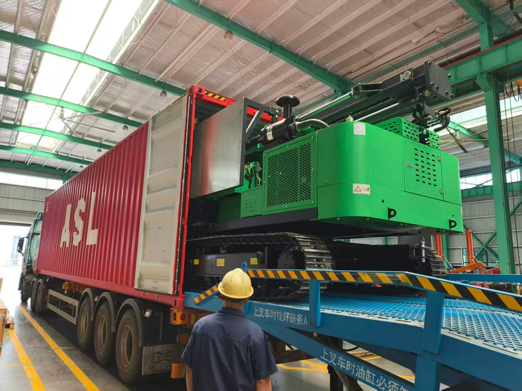 Expansión global y entrega confiable | Se enviaron 5 unidades de hincadoras de pilotes solares TZ536 a Laos el 7 de mayo.